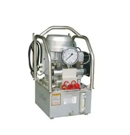 Special pump station for hydraulic wrench